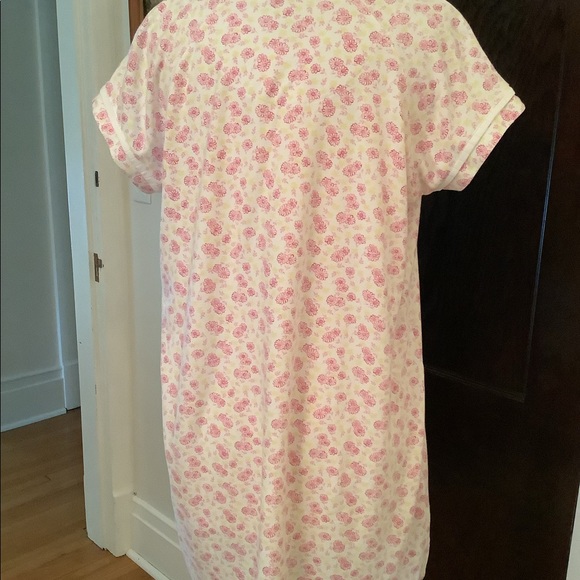 Kathryn Pink floral nightshirt - Picture 2 of 3